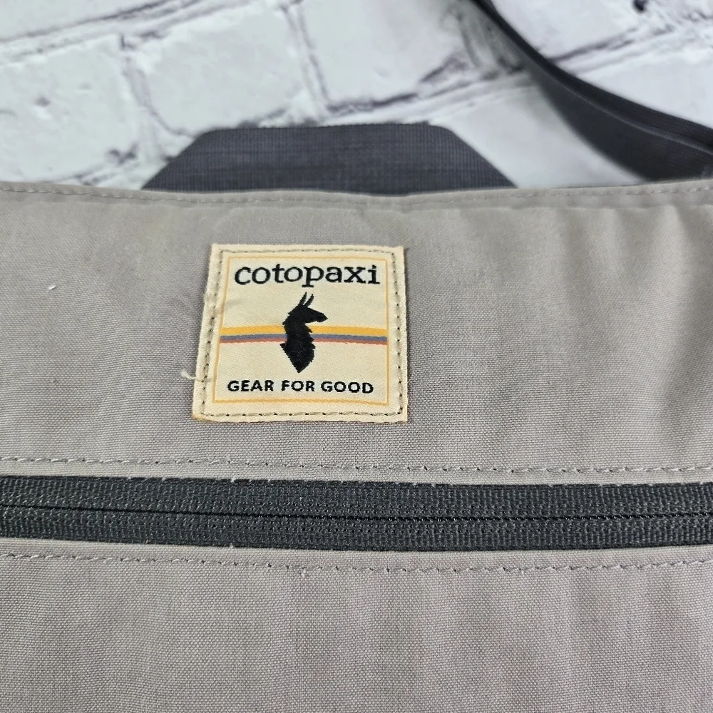 Cotopaxi Chuspa Messenger Bag In Light gray padded laptop bag
